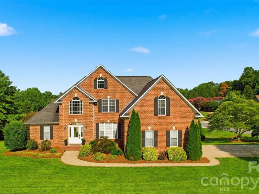1064 Baker Barn Road, Hickory, NC 28602.  MLS# CAR4410717, YatesRealty ID 43856. 