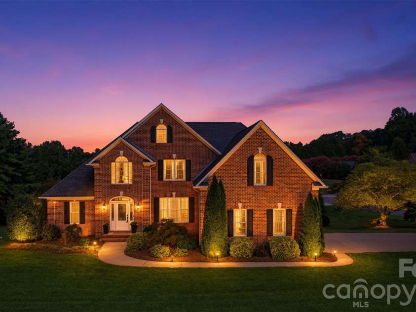 1064 Baker Barn Road, Hickory, NC 28602.  MLS# CAR4410717, YatesRealty ID 43856. 