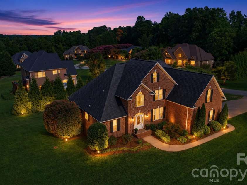 1064 Baker Barn Road, Hickory, NC 28602.  MLS# CAR4410717, YatesRealty ID 43856. 