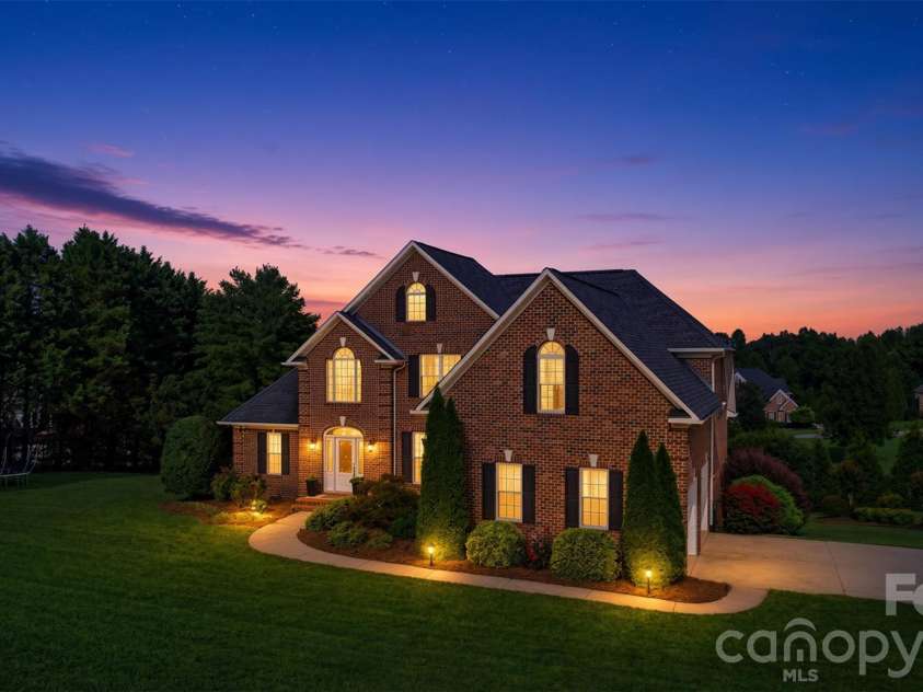 1064 Baker Barn Road, Hickory, NC 28602.  MLS# CAR4410717, YatesRealty ID 43856. 