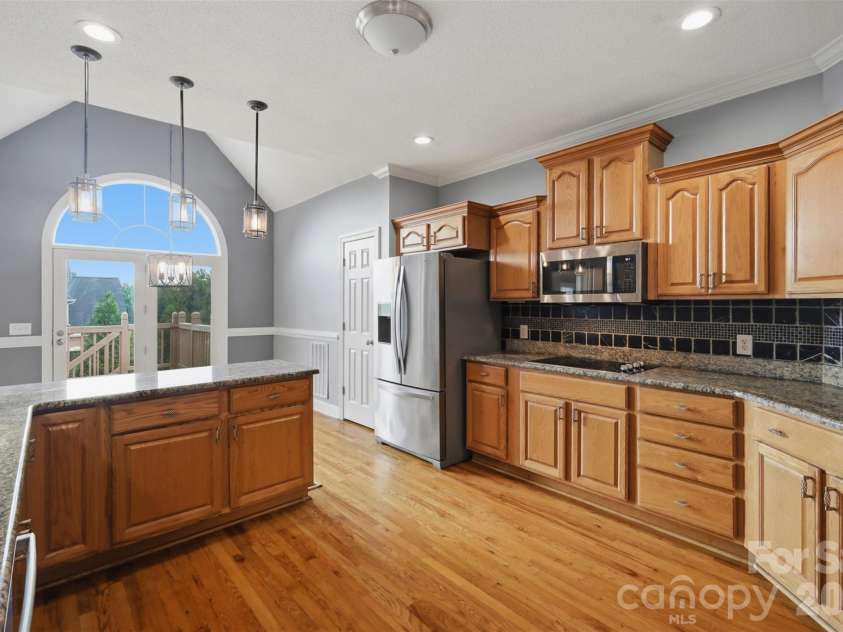 1064 Baker Barn Road, Hickory, NC 28602.  MLS# CAR4410717, YatesRealty ID 43856. 