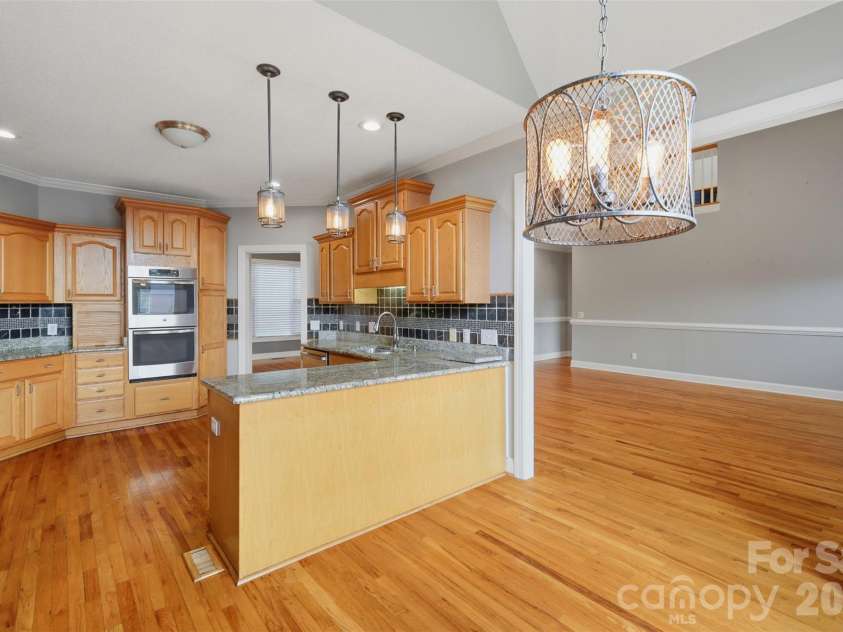 1064 Baker Barn Road, Hickory, NC 28602.  MLS# CAR4410717, YatesRealty ID 43856. 