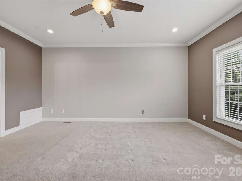 1064 Baker Barn Road, Hickory, NC 28602.  MLS# CAR4410717, YatesRealty ID 43856. 