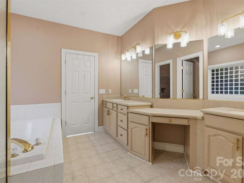 1064 Baker Barn Road, Hickory, NC 28602.  MLS# CAR4410717, YatesRealty ID 43856. 