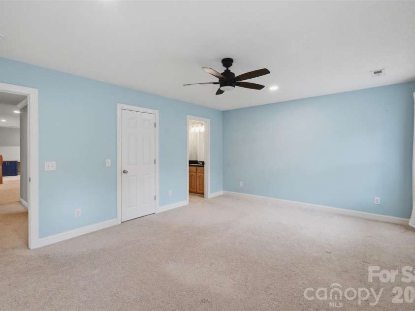 1064 Baker Barn Road, Hickory, NC 28602.  MLS# CAR4410717, YatesRealty ID 43856. 