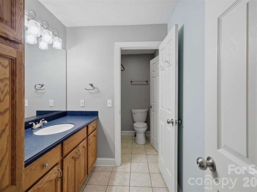 1064 Baker Barn Road, Hickory, NC 28602.  MLS# CAR4410717, YatesRealty ID 43856. 