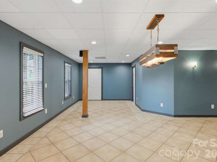 1064 Baker Barn Road, Hickory, NC 28602.  MLS# CAR4410717, YatesRealty ID 43856. 