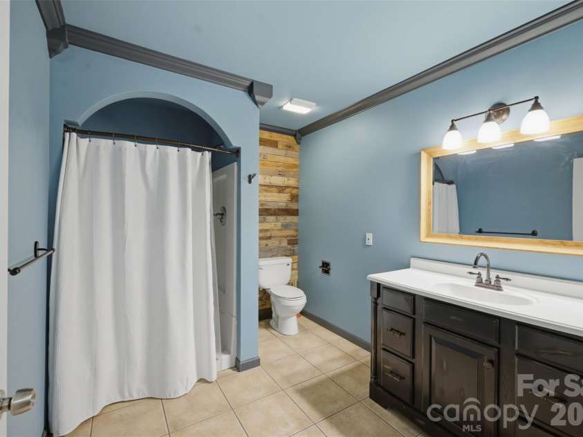 1064 Baker Barn Road, Hickory, NC 28602.  MLS# CAR4410717, YatesRealty ID 43856. 