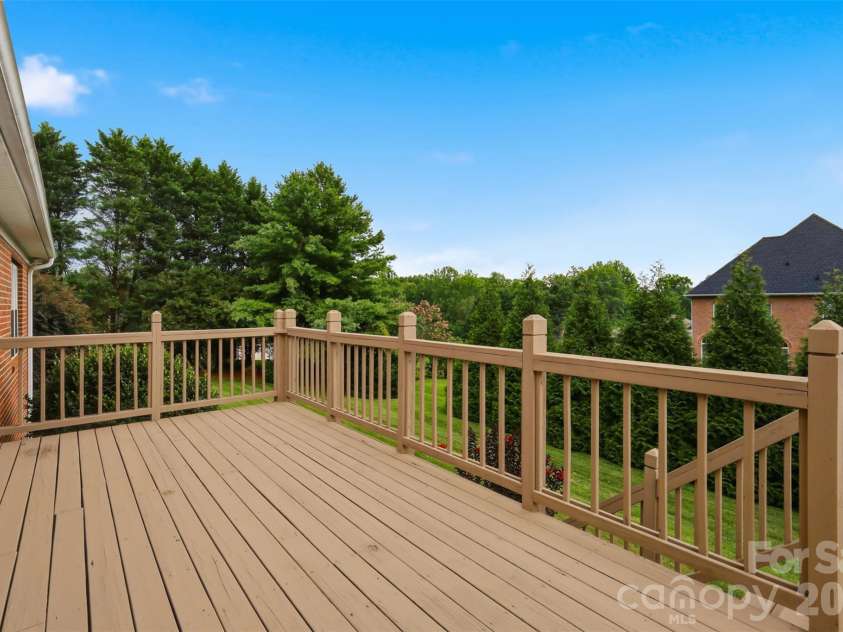 1064 Baker Barn Road, Hickory, NC 28602.  MLS# CAR4410717, YatesRealty ID 43856. 