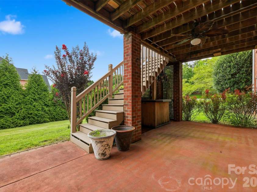 1064 Baker Barn Road, Hickory, NC 28602.  MLS# CAR4410717, YatesRealty ID 43856. 