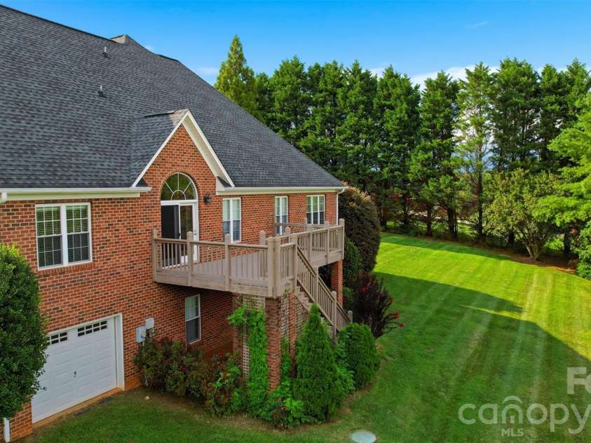 1064 Baker Barn Road, Hickory, NC 28602.  MLS# CAR4410717, YatesRealty ID 43856. 