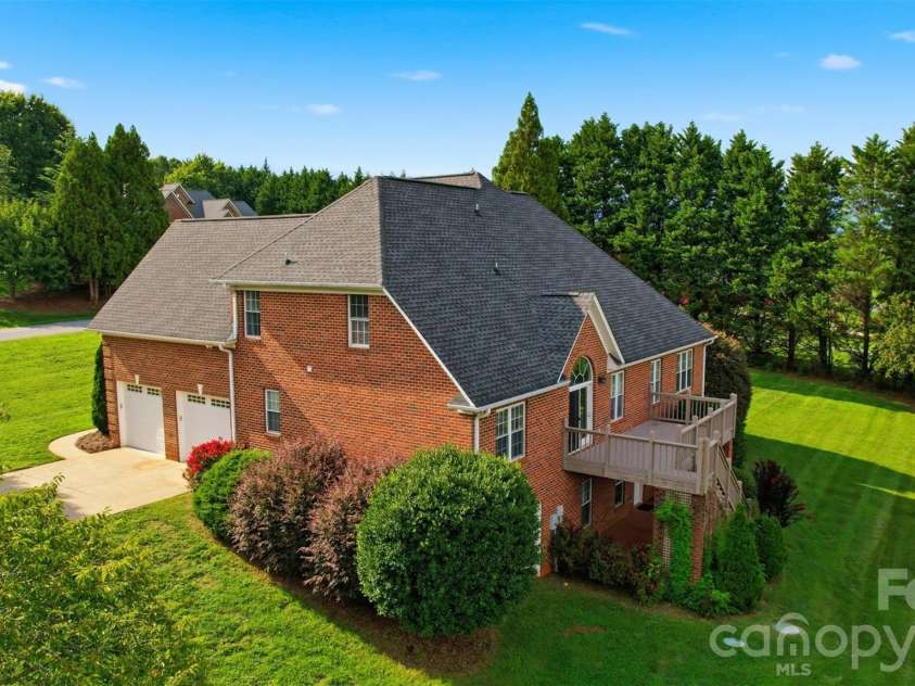 1064 Baker Barn Road, Hickory, NC 28602.  MLS# CAR4410717, YatesRealty ID 43856. 