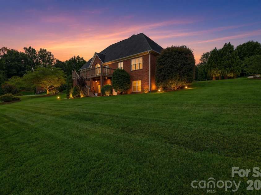 1064 Baker Barn Road, Hickory, NC 28602.  MLS# CAR4410717, YatesRealty ID 43856. 