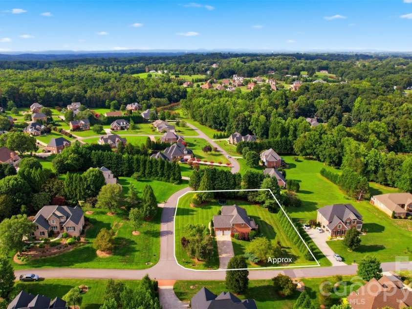 1064 Baker Barn Road, Hickory, NC 28602.  MLS# CAR4410717, YatesRealty ID 43856. 