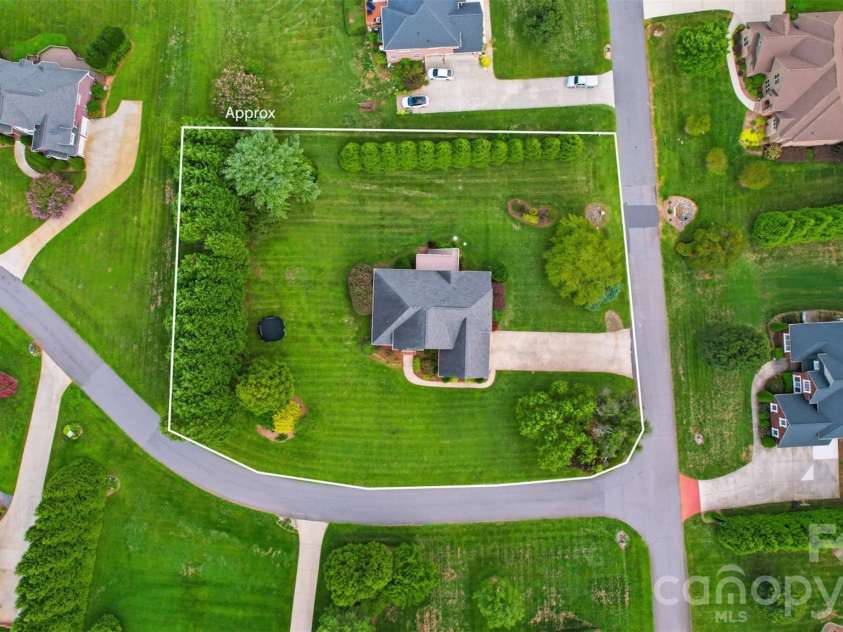 1064 Baker Barn Road, Hickory, NC 28602.  MLS# CAR4410717, YatesRealty ID 43856. 