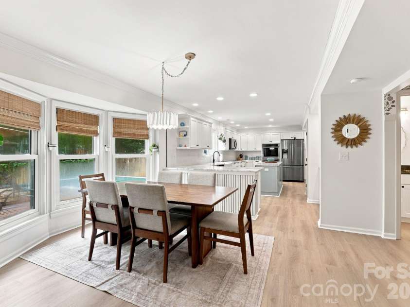 2512 Crescent Knoll Drive, Matthews, NC 28105.  MLS# CAR4409258, YatesRealty ID 43858. 