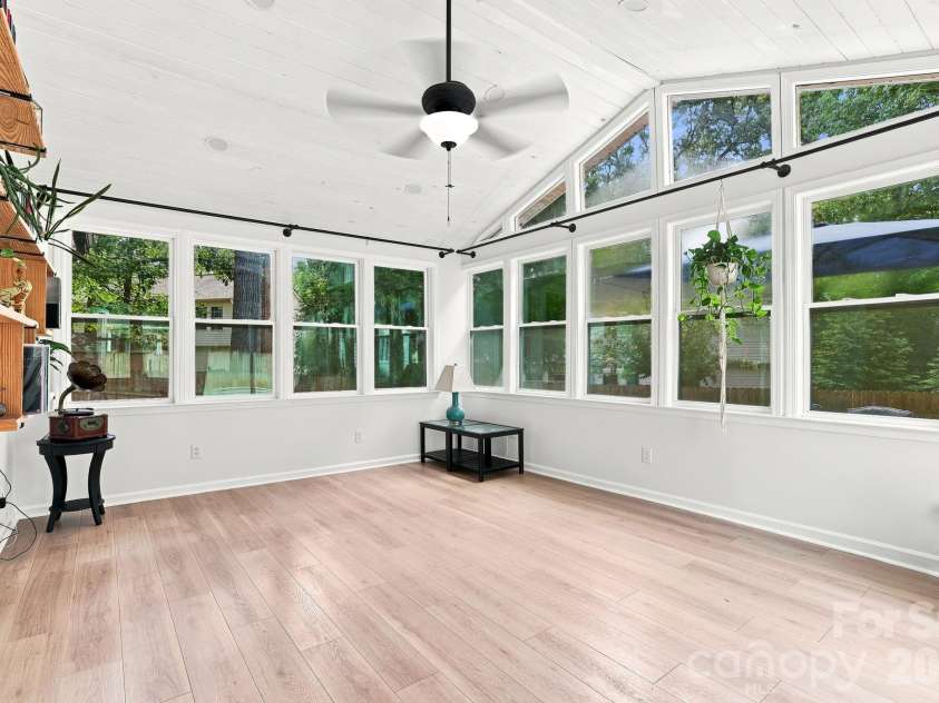 2512 Crescent Knoll Drive, Matthews, NC 28105.  MLS# CAR4409258, YatesRealty ID 43858. 
