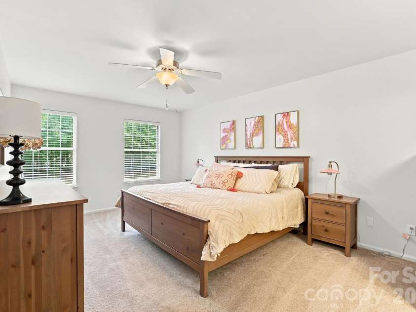 2512 Crescent Knoll Drive, Matthews, NC 28105.  MLS# CAR4409258, YatesRealty ID 43858. 