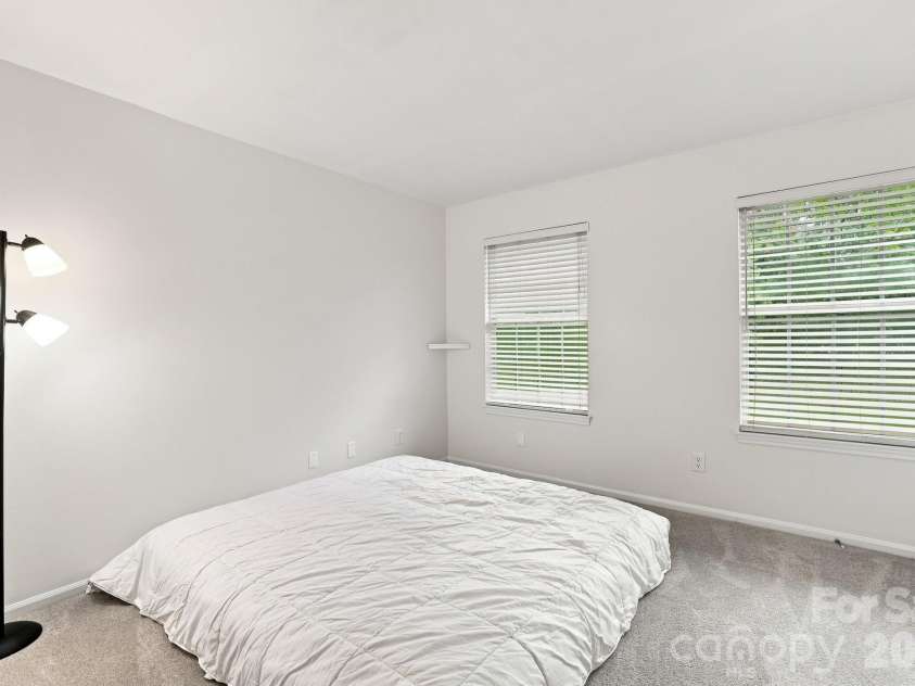 2512 Crescent Knoll Drive, Matthews, NC 28105.  MLS# CAR4409258, YatesRealty ID 43858. 