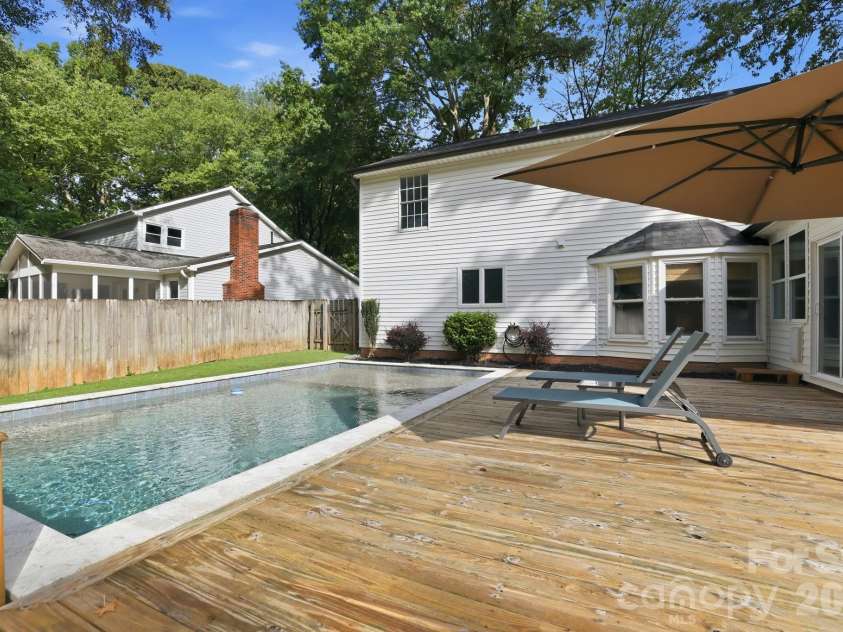 2512 Crescent Knoll Drive, Matthews, NC 28105.  MLS# CAR4409258, YatesRealty ID 43858. 