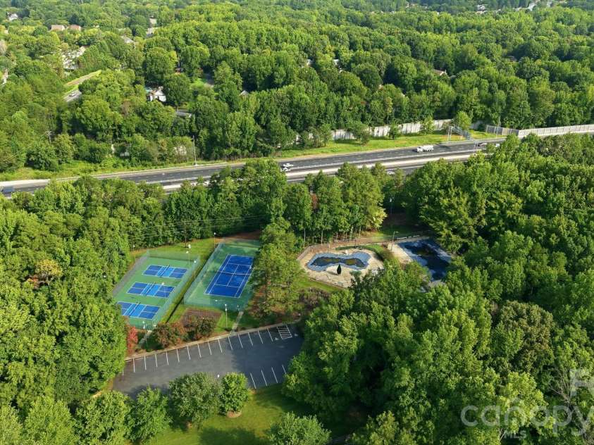 2512 Crescent Knoll Drive, Matthews, NC 28105.  MLS# CAR4409258, YatesRealty ID 43858. 