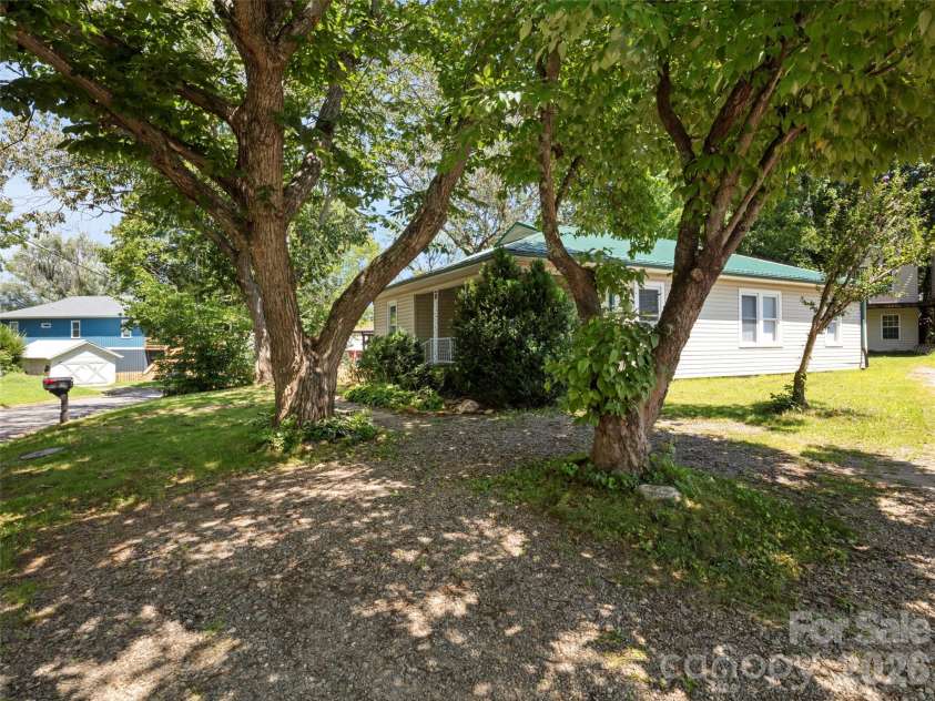 122 Edwards Avenue, Swannanoa, NC 28778.  MLS# CAR4413077, YatesRealty ID 43859. 122 Edwards Ave