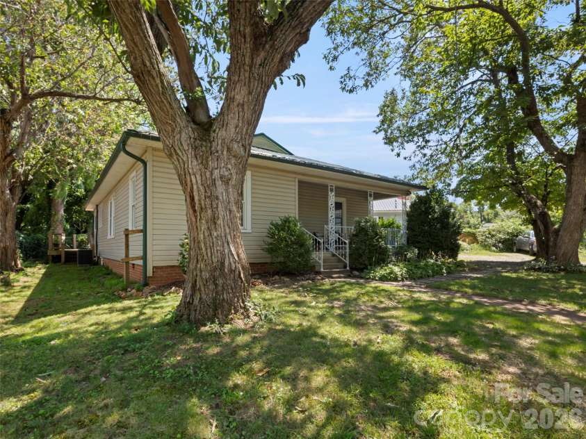122 Edwards Avenue, Swannanoa, NC 28778.  MLS# CAR4413077, YatesRealty ID 43859. Flat lot