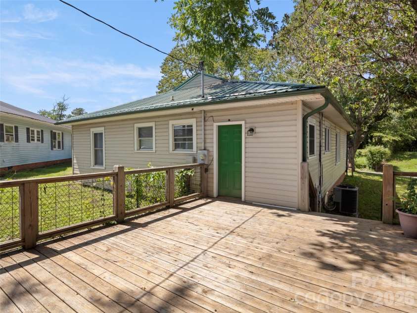 122 Edwards Avenue, Swannanoa, NC 28778.  MLS# CAR4413077, YatesRealty ID 43859. Raer deck