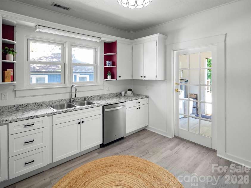 122 Edwards Avenue, Swannanoa, NC 28778.  MLS# CAR4413077, YatesRealty ID 43859. Updated kitchen