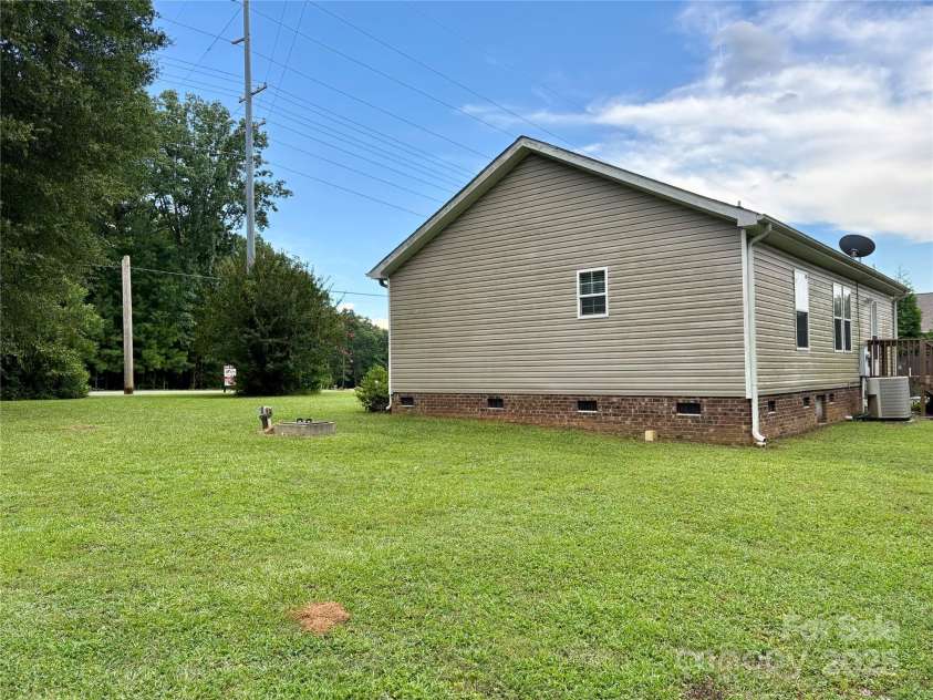 5401 Stevens Mill Road, Matthews, NC 28104.  MLS# CAR4279586, YatesRealty ID 4386. 