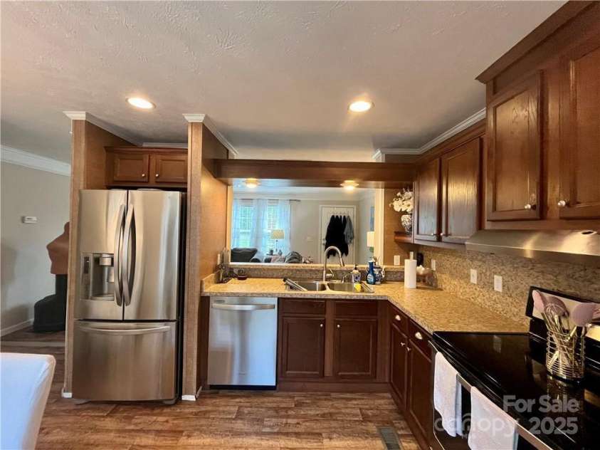 5401 Stevens Mill Road, Matthews, NC 28104.  MLS# CAR4279586, YatesRealty ID 4386. 