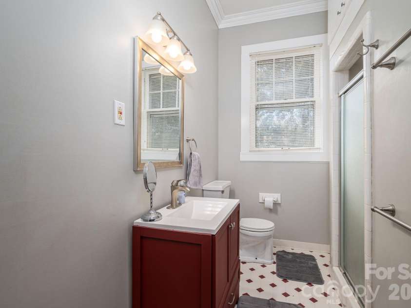 825 Hawthorne Road, Shelby, NC 28150.  MLS# CAR4355488, YatesRealty ID 4386. En suite 