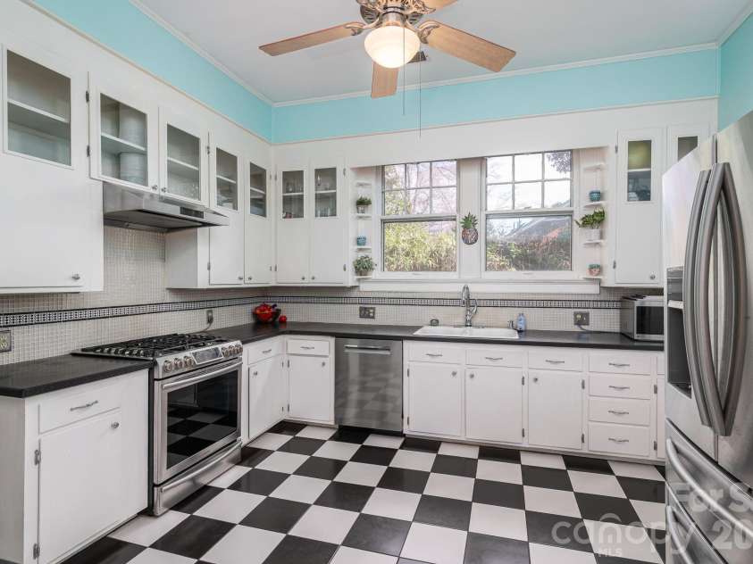825 Hawthorne Road, Shelby, NC 28150.  MLS# CAR4355488, YatesRealty ID 4386. Kitchen