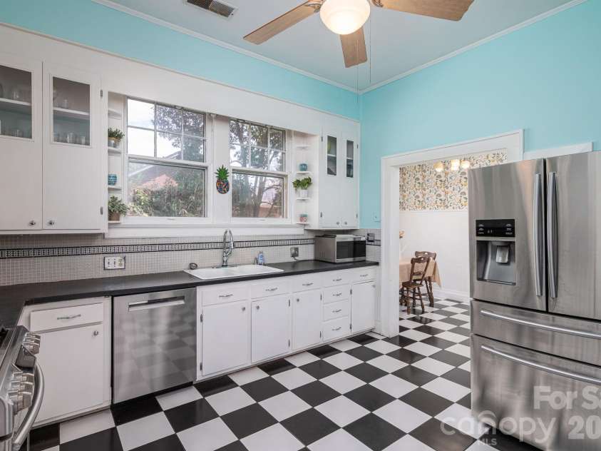 825 Hawthorne Road, Shelby, NC 28150.  MLS# CAR4355488, YatesRealty ID 4386. Kitchen