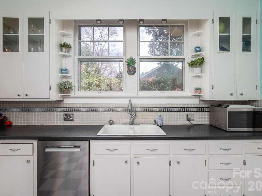 825 Hawthorne Road, Shelby, NC 28150.  MLS# CAR4355488, YatesRealty ID 4386. Kitchen