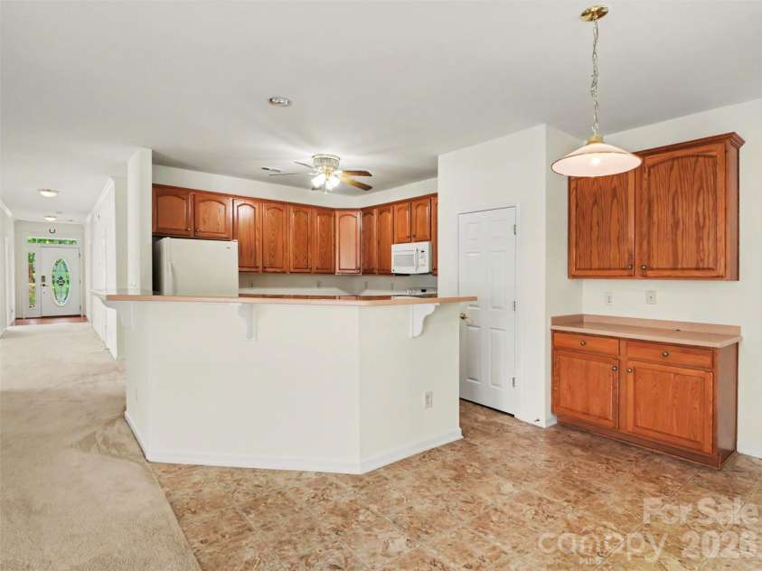 834 Platinum Drive, Fort Mill, SC 29708.  MLS# CAR4382795, YatesRealty ID 43860. Kitchen