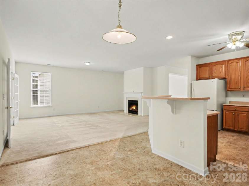 834 Platinum Drive, Fort Mill, SC 29708.  MLS# CAR4382795, YatesRealty ID 43860. Kitchen