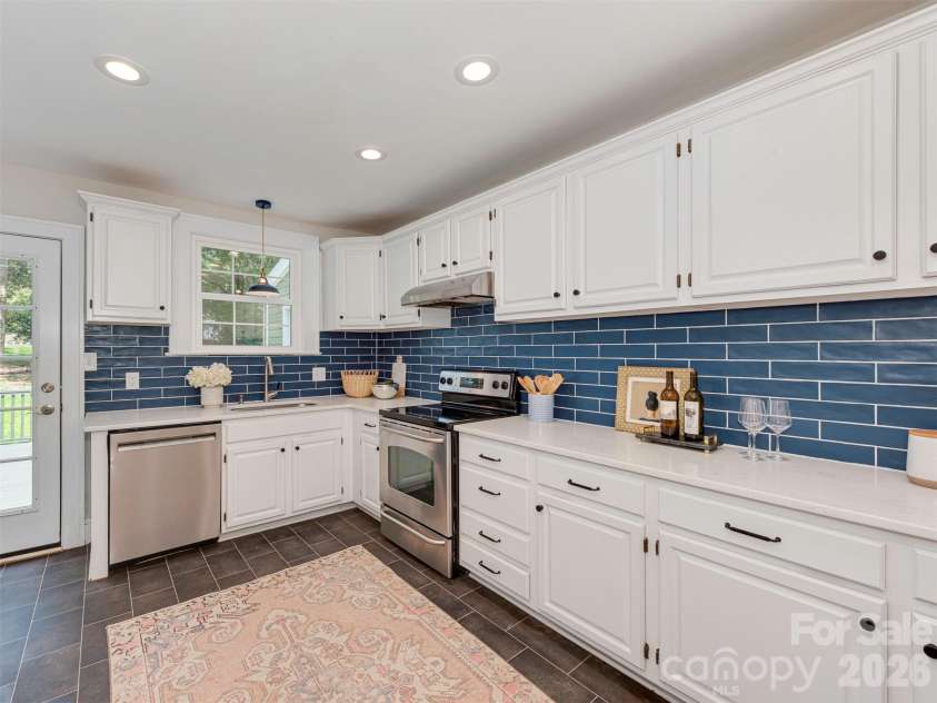 1323 Goodwin Avenue, Charlotte, NC 28205.  MLS# CAR4414214, YatesRealty ID 43861. 