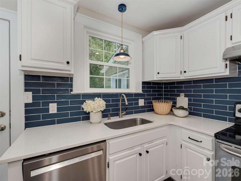 1323 Goodwin Avenue, Charlotte, NC 28205.  MLS# CAR4414214, YatesRealty ID 43861. 