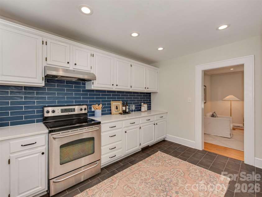 1323 Goodwin Avenue, Charlotte, NC 28205.  MLS# CAR4414214, YatesRealty ID 43861. 