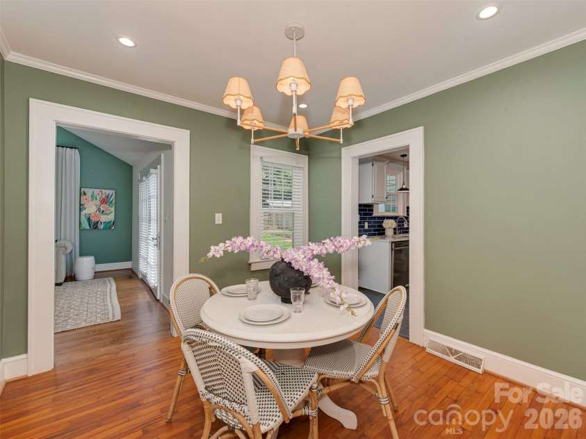 1323 Goodwin Avenue, Charlotte, NC 28205.  MLS# CAR4414214, YatesRealty ID 43861. 