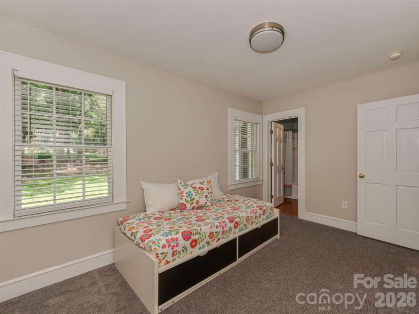 1323 Goodwin Avenue, Charlotte, NC 28205.  MLS# CAR4414214, YatesRealty ID 43861. 