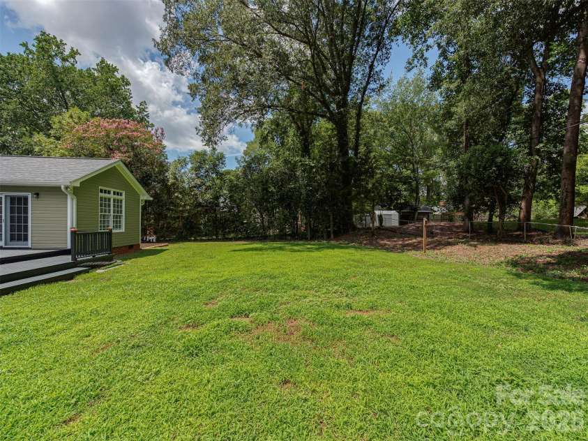 1323 Goodwin Avenue, Charlotte, NC 28205.  MLS# CAR4414214, YatesRealty ID 43861. 