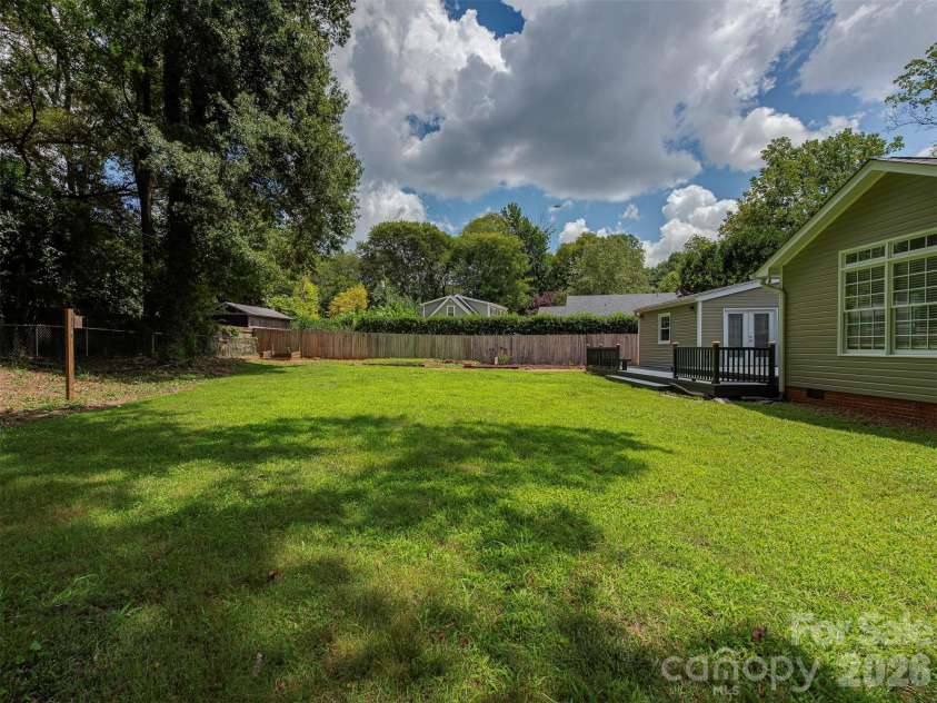 1323 Goodwin Avenue, Charlotte, NC 28205.  MLS# CAR4414214, YatesRealty ID 43861. 