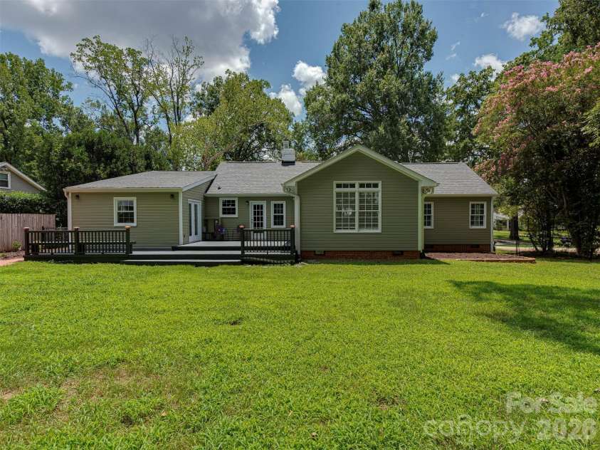 1323 Goodwin Avenue, Charlotte, NC 28205.  MLS# CAR4414214, YatesRealty ID 43861. 