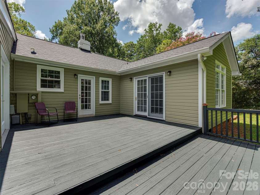 1323 Goodwin Avenue, Charlotte, NC 28205.  MLS# CAR4414214, YatesRealty ID 43861. Huge Party Deck