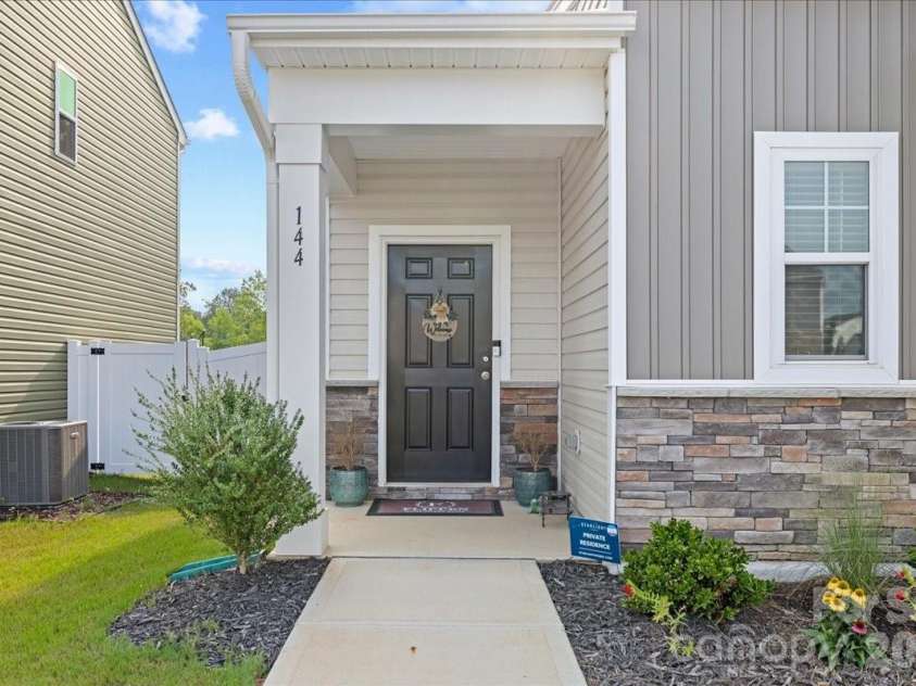 144 BABBLING BROOK Drive, Clayton, NC 27520.  MLS# CAR4414260, YatesRealty ID 43863. 