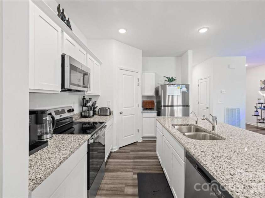 144 BABBLING BROOK Drive, Clayton, NC 27520.  MLS# CAR4414260, YatesRealty ID 43863. 