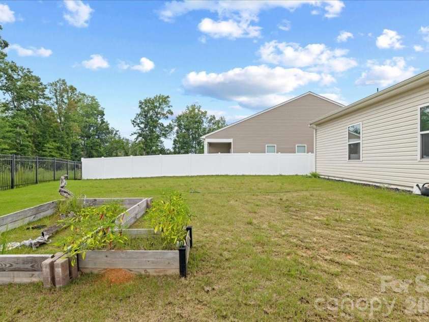 144 BABBLING BROOK Drive, Clayton, NC 27520.  MLS# CAR4414260, YatesRealty ID 43863. 