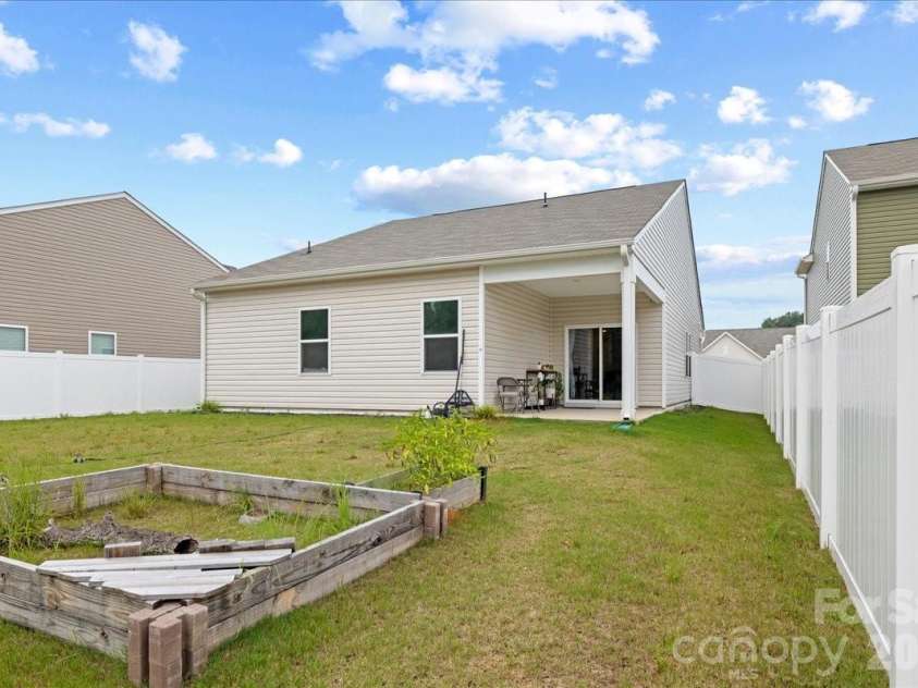 144 BABBLING BROOK Drive, Clayton, NC 27520.  MLS# CAR4414260, YatesRealty ID 43863. 